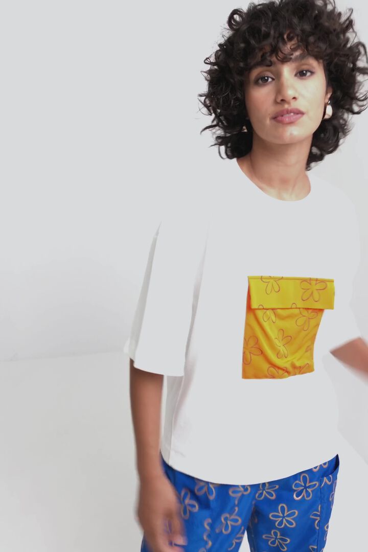 T-shirt pocket flowers | Desigual