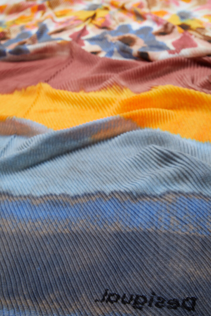 Rectangular pleated foulard | Desigual