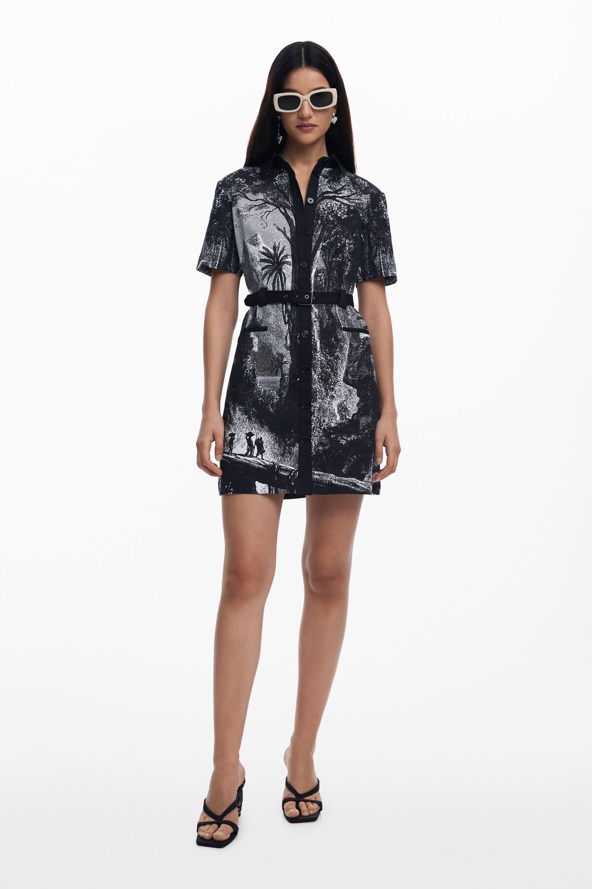 Šaty navržené panem Christianem Lacroixem I Desigual.com