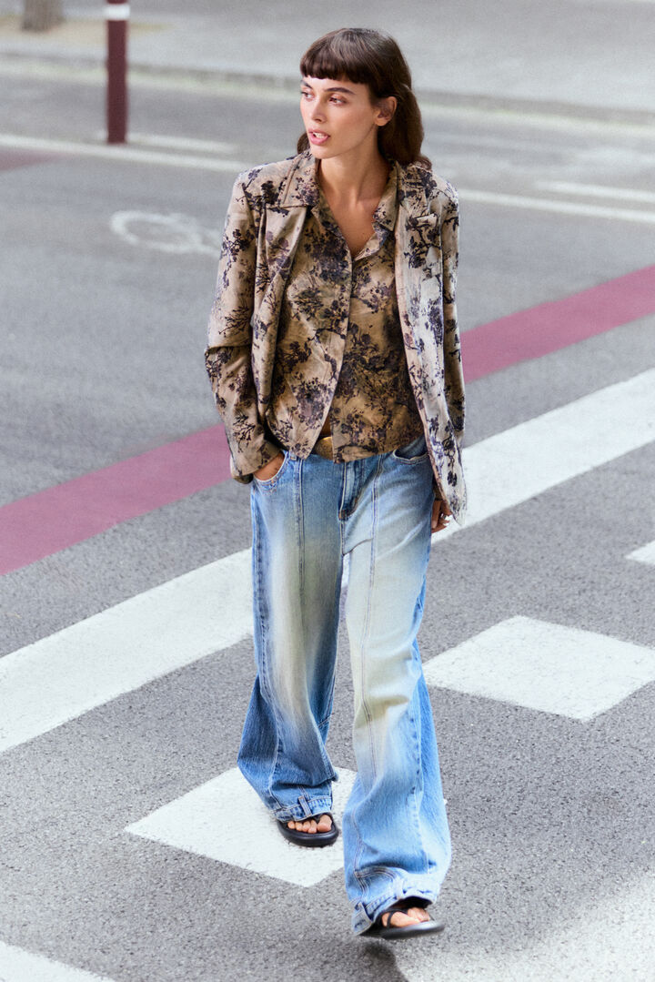 Veste de costume floqu&eacute;e