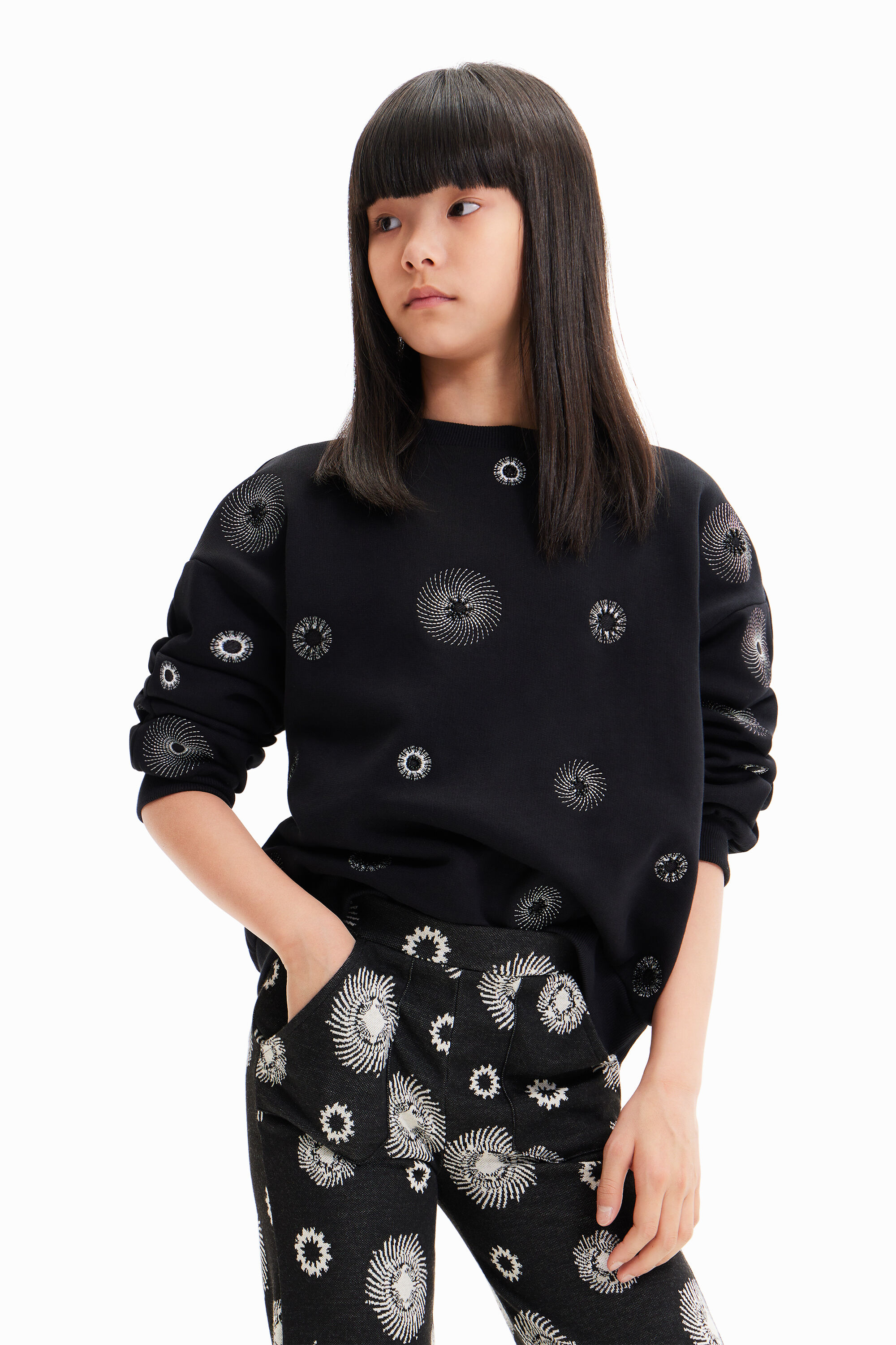 Geometric embroidered sweatshirt