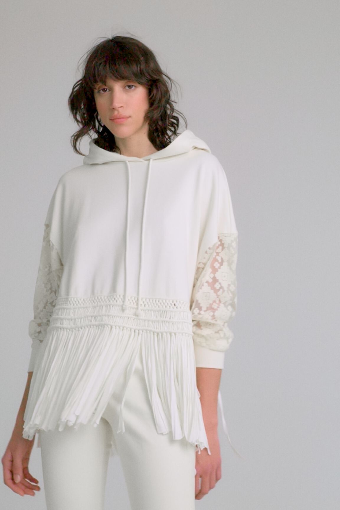 Sudadera desigual 2025