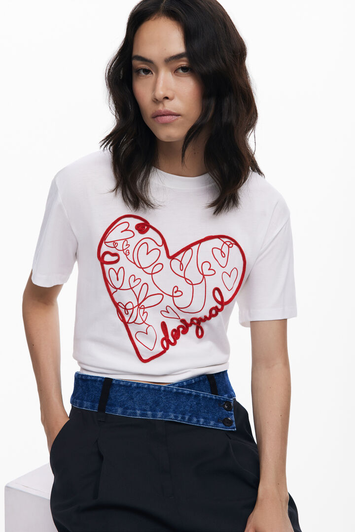 Camiseta relieve corazones | Desigual