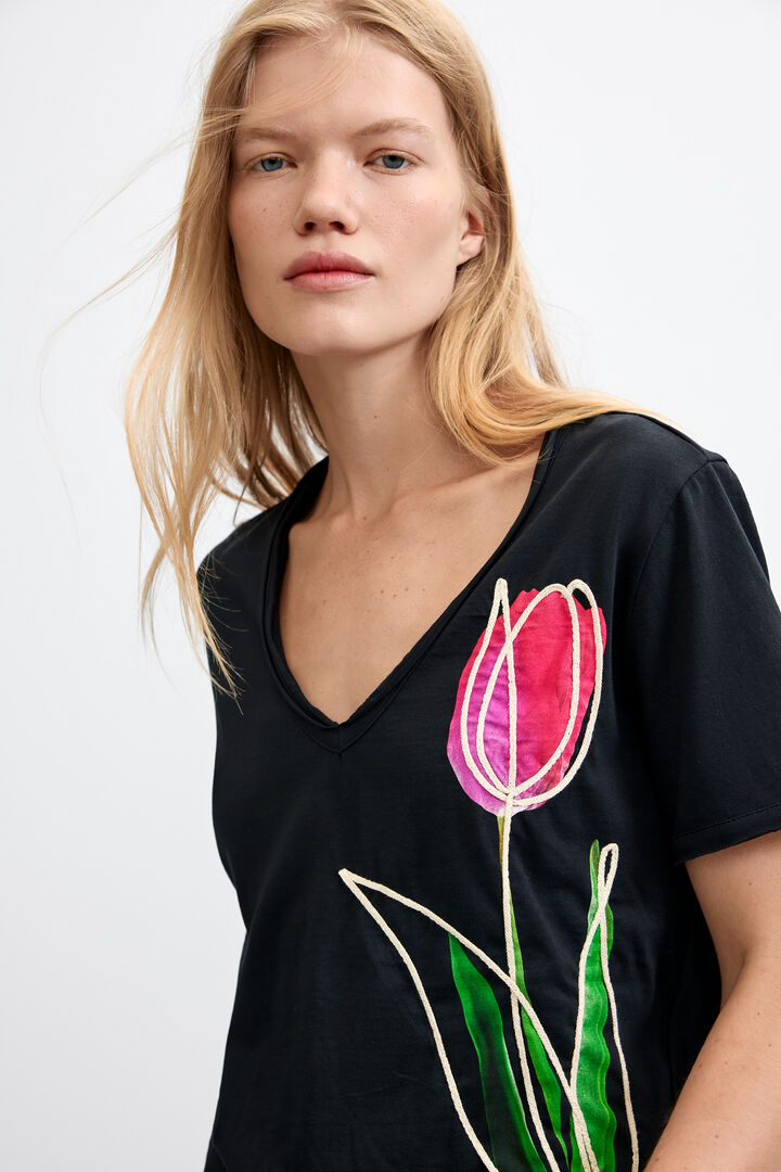 Camiseta estampado floral 100% algod&atilde;o