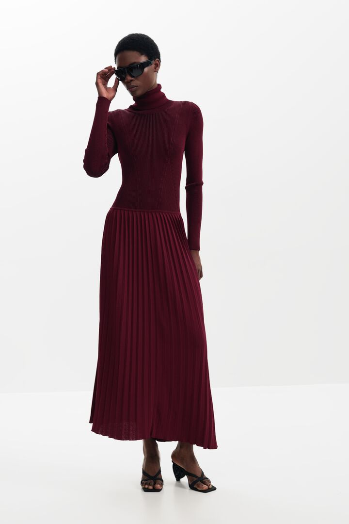 Pleated long dress | Desigual