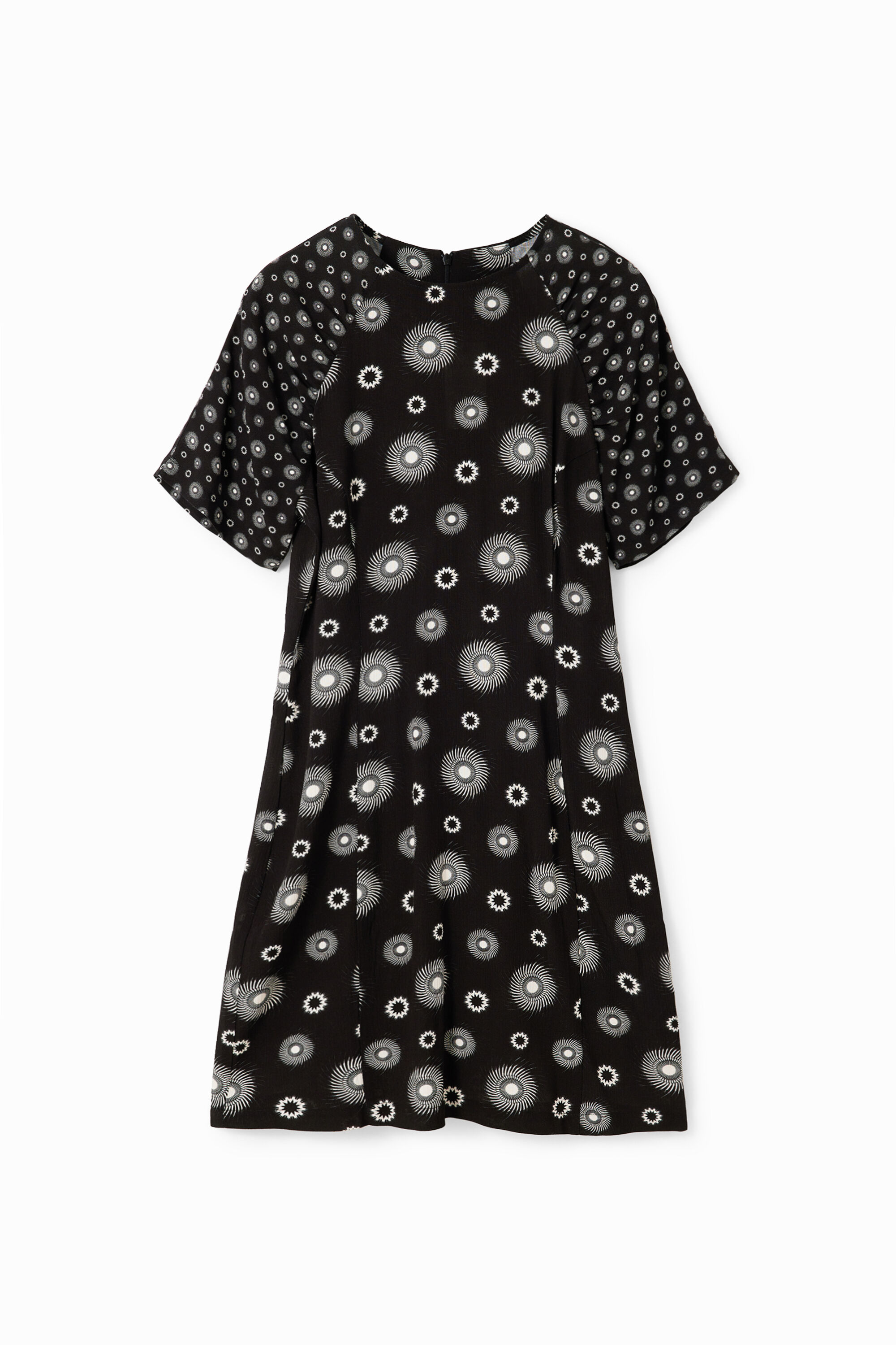 Kurzes, zweifarbiges Kleid
