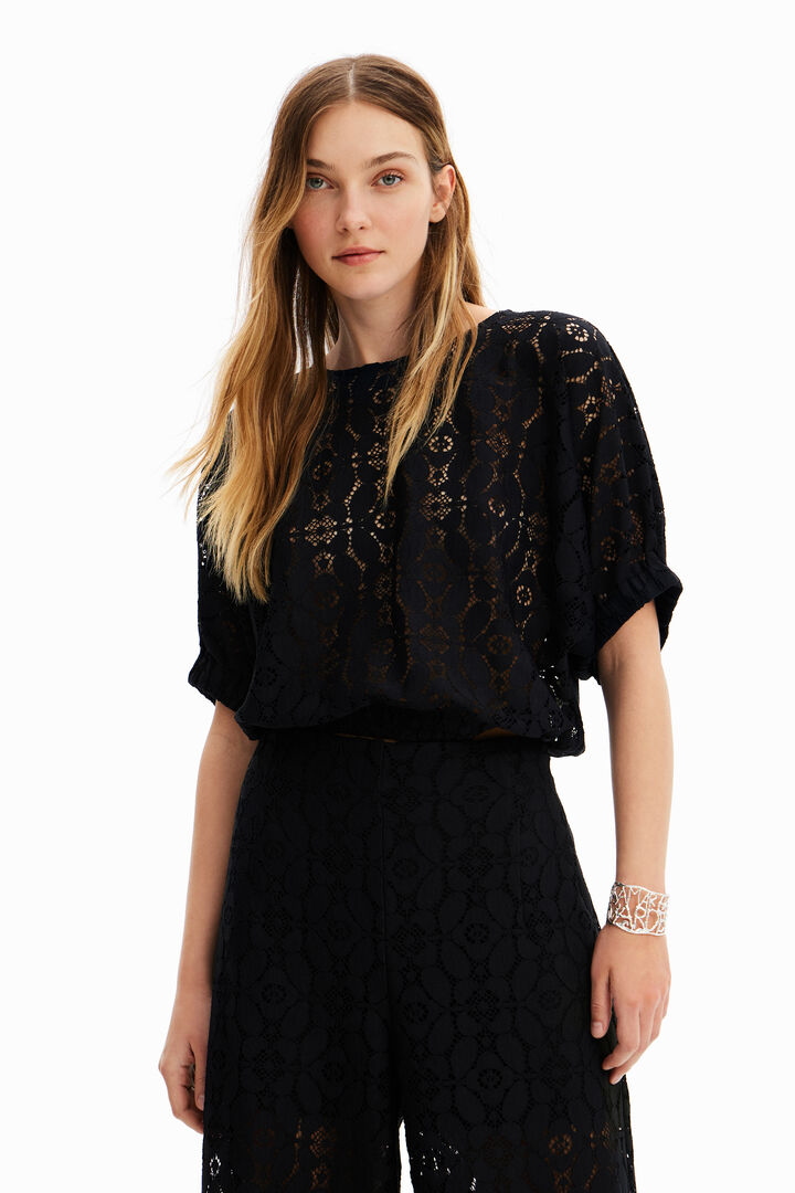 Short puff-sleeve lace blouse