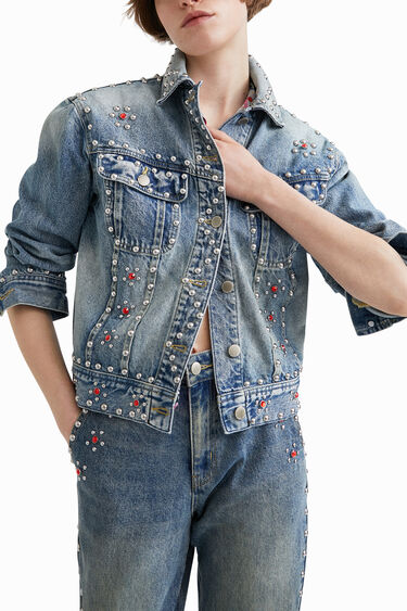 Jeans jakna z zakovicami oblikovalca Johnsona Hartiga | Desigual