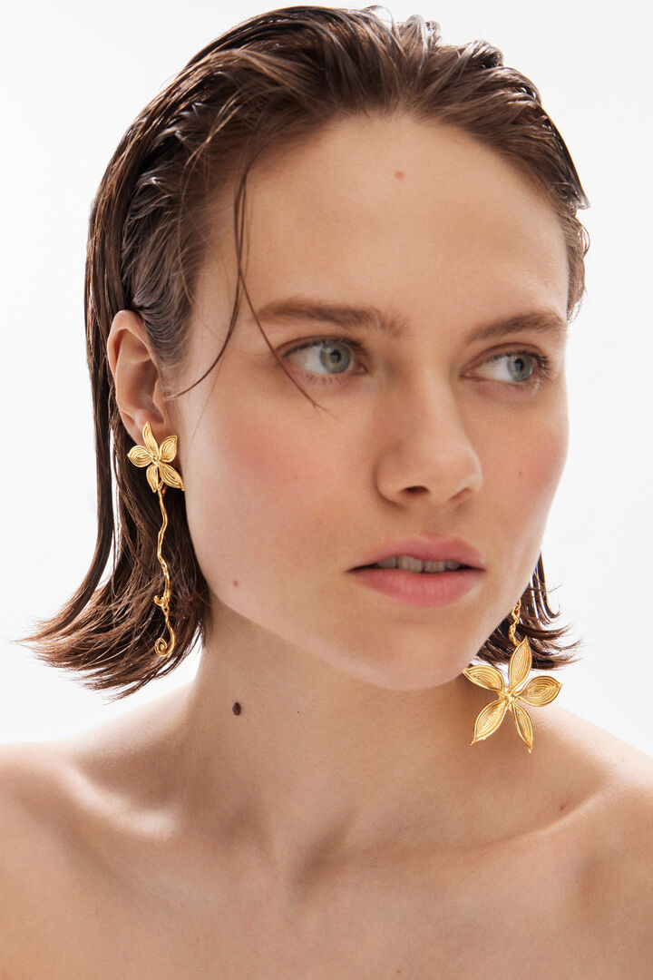 Zalio gold-plated asymmetric long flower earrings | Desigual