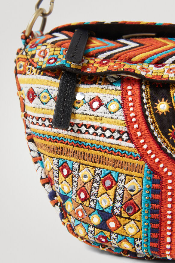 Sling bag embroideries | Desigual