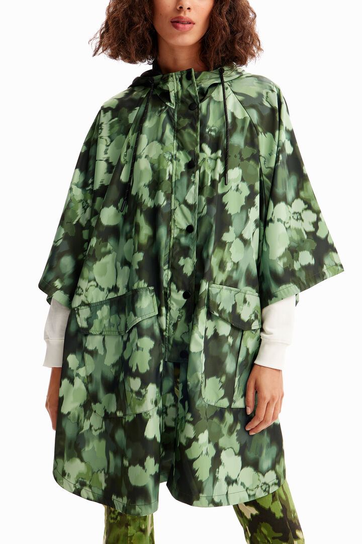 Chubasquero capucha camo | Desigual