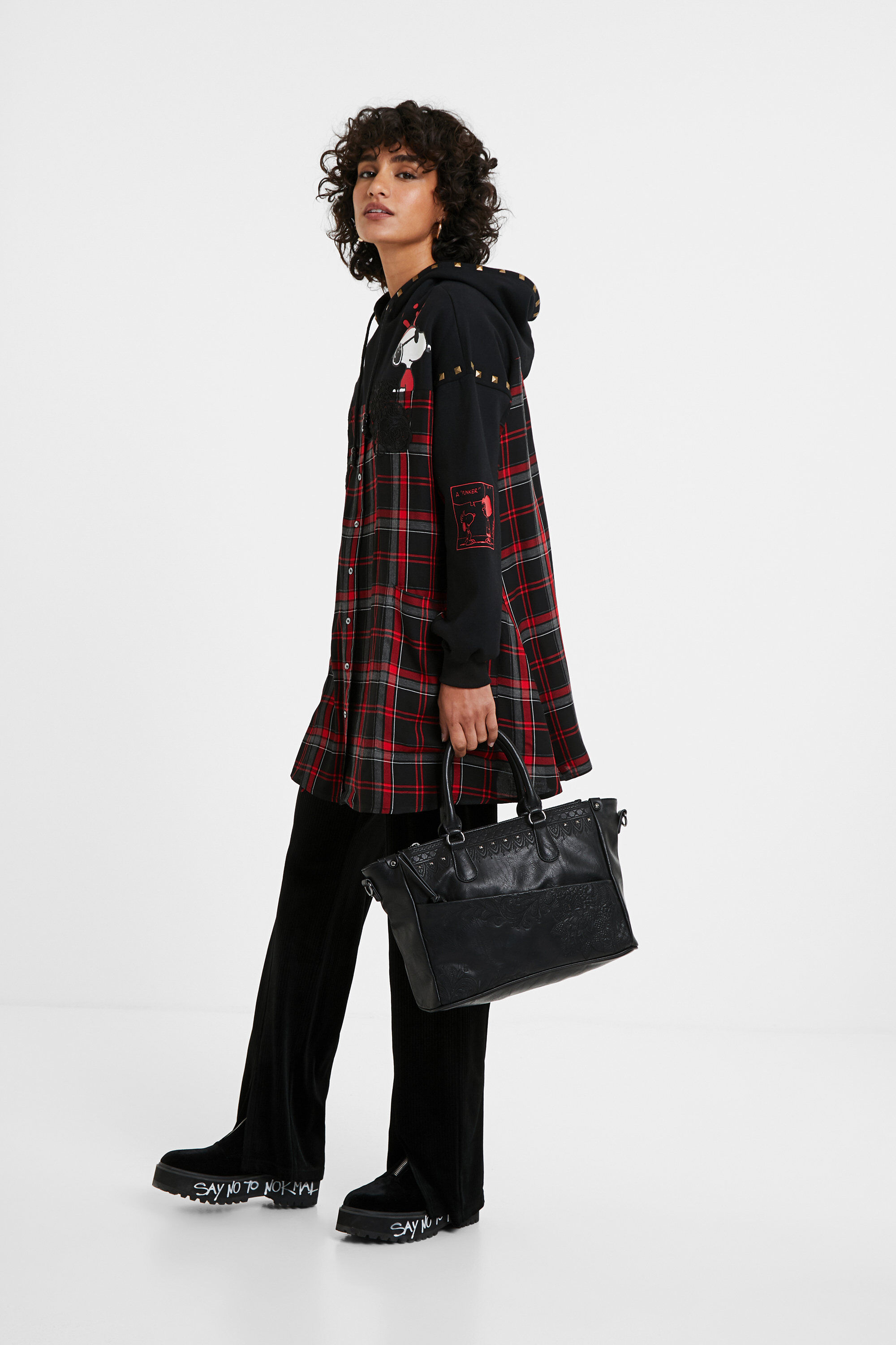 Bolso desigual hotsell tachuelas