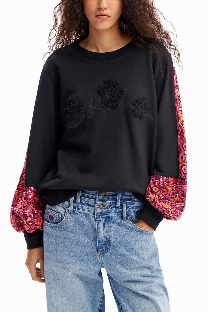 Sudadera abullonada bordados | Desigual