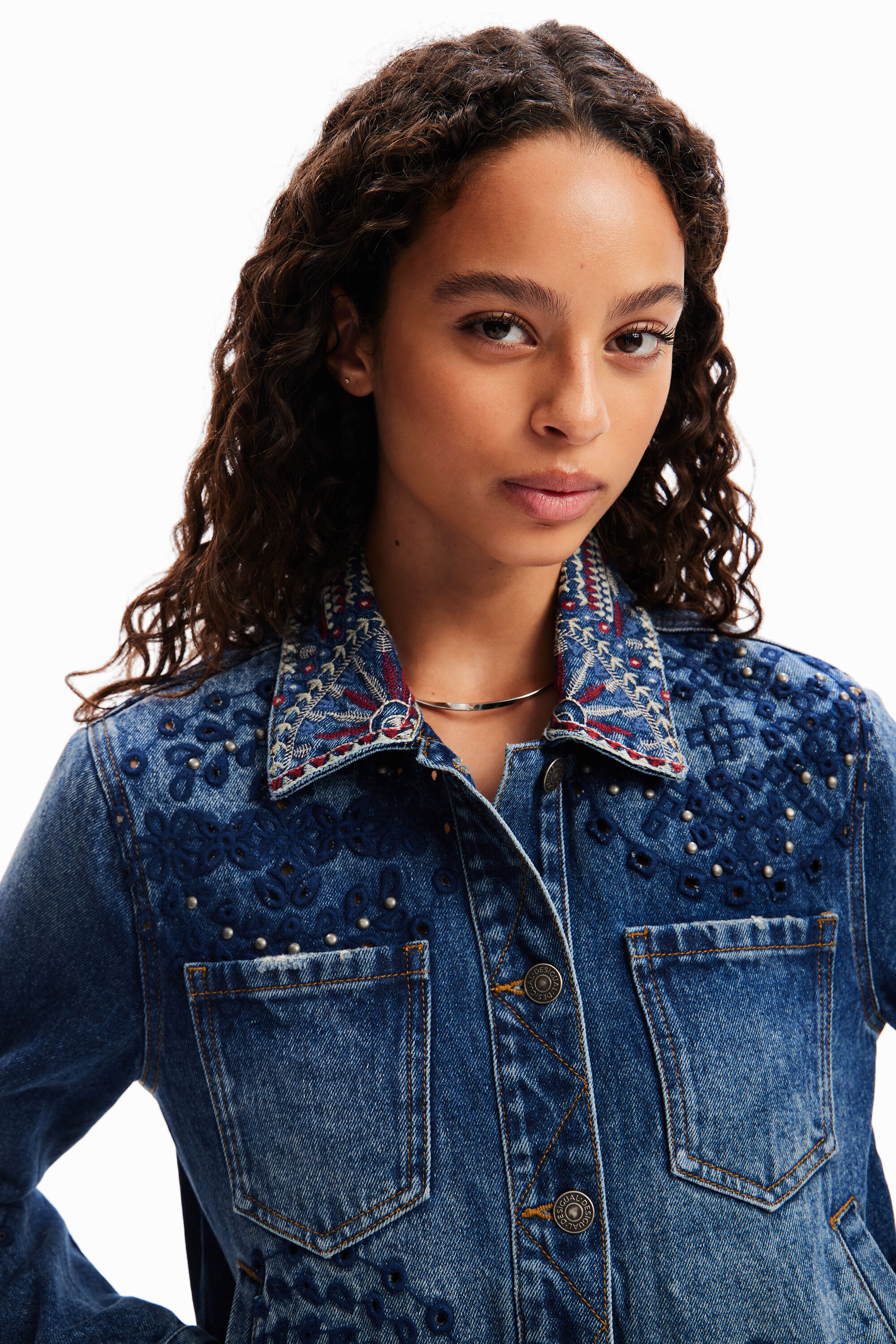 Veste jean broderie suisse