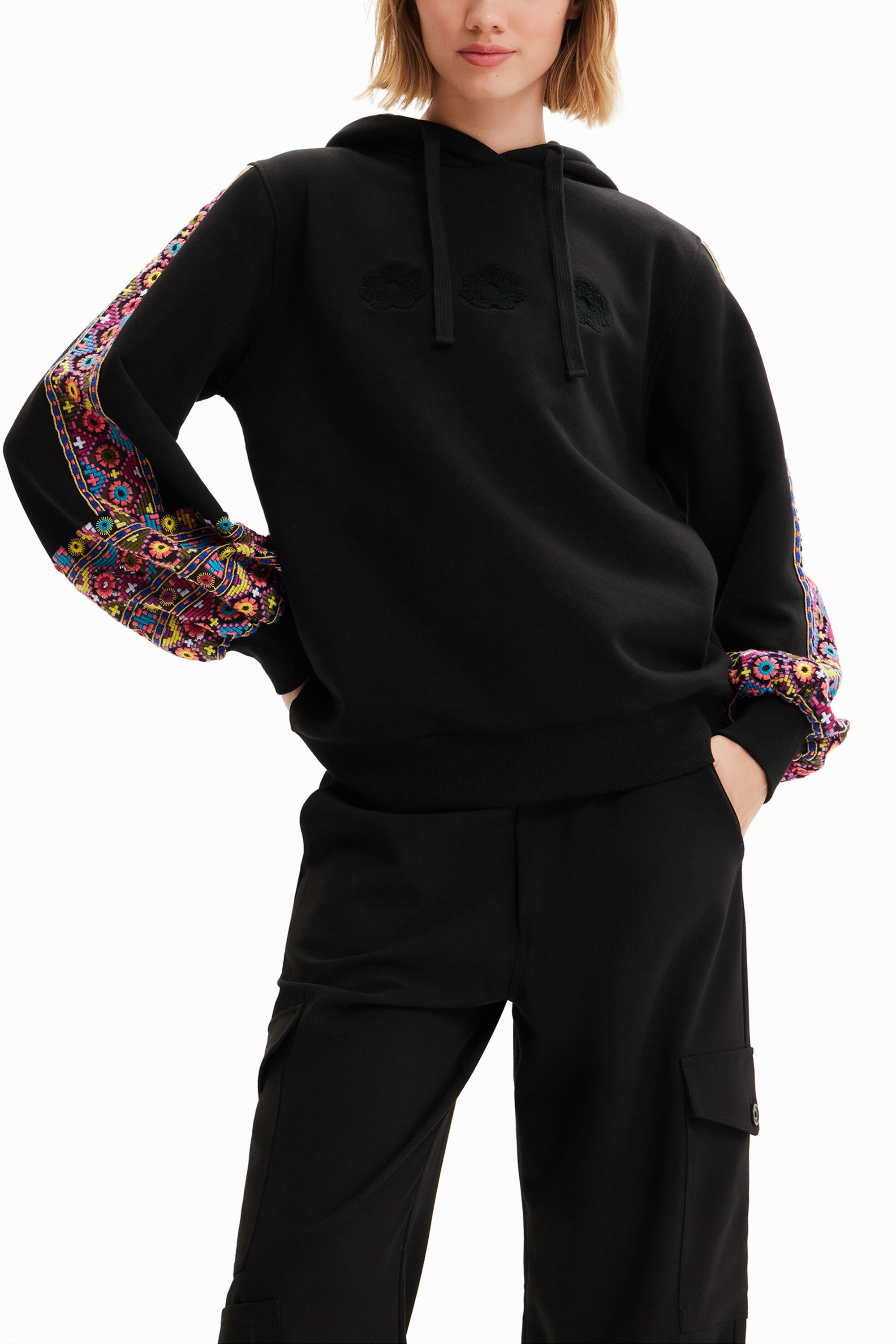 Sweater Ethno-Stickerei