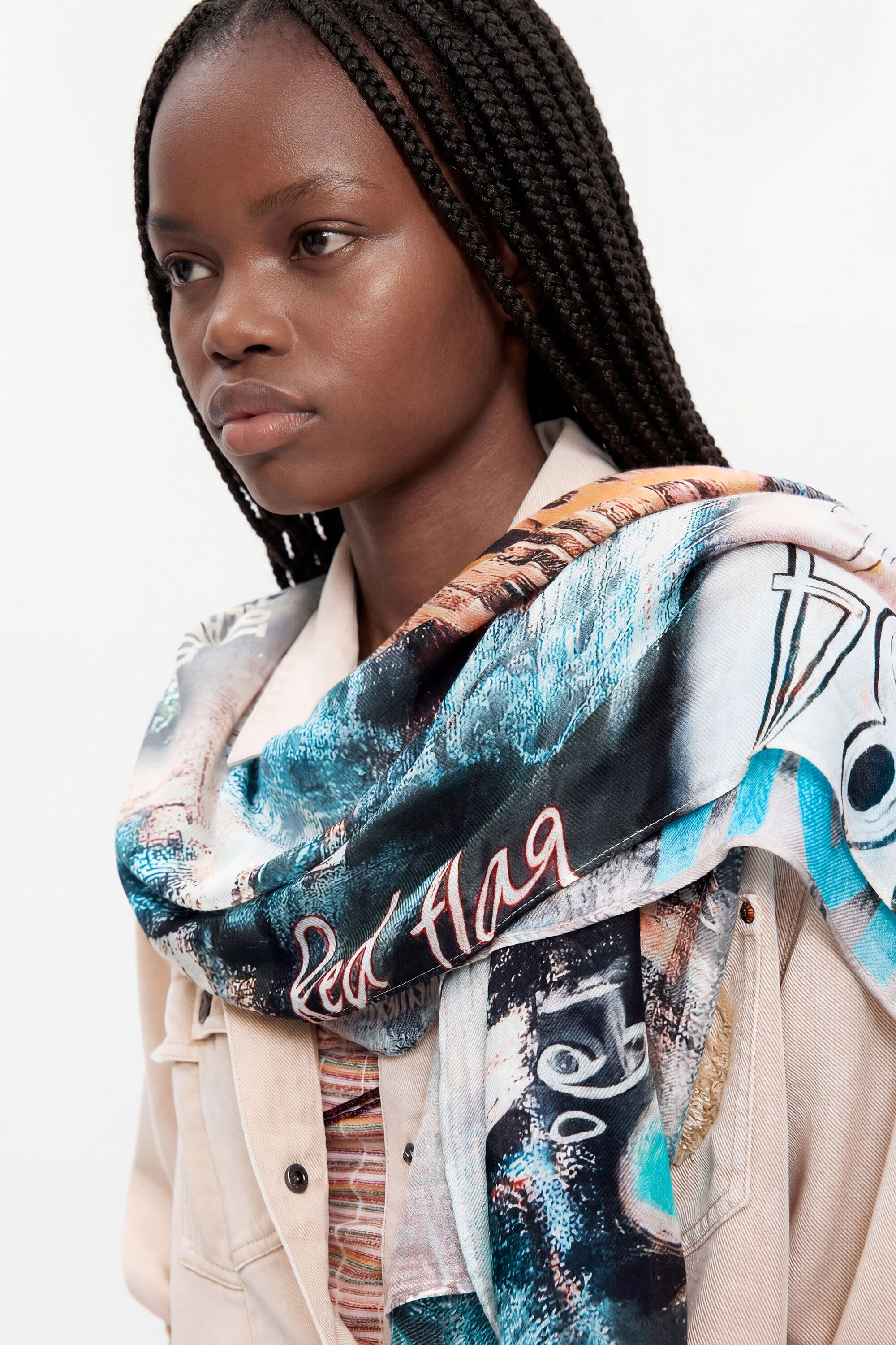 長方形のプリントスカーフ 黒 レディースアクセサリーの I Desigual.com