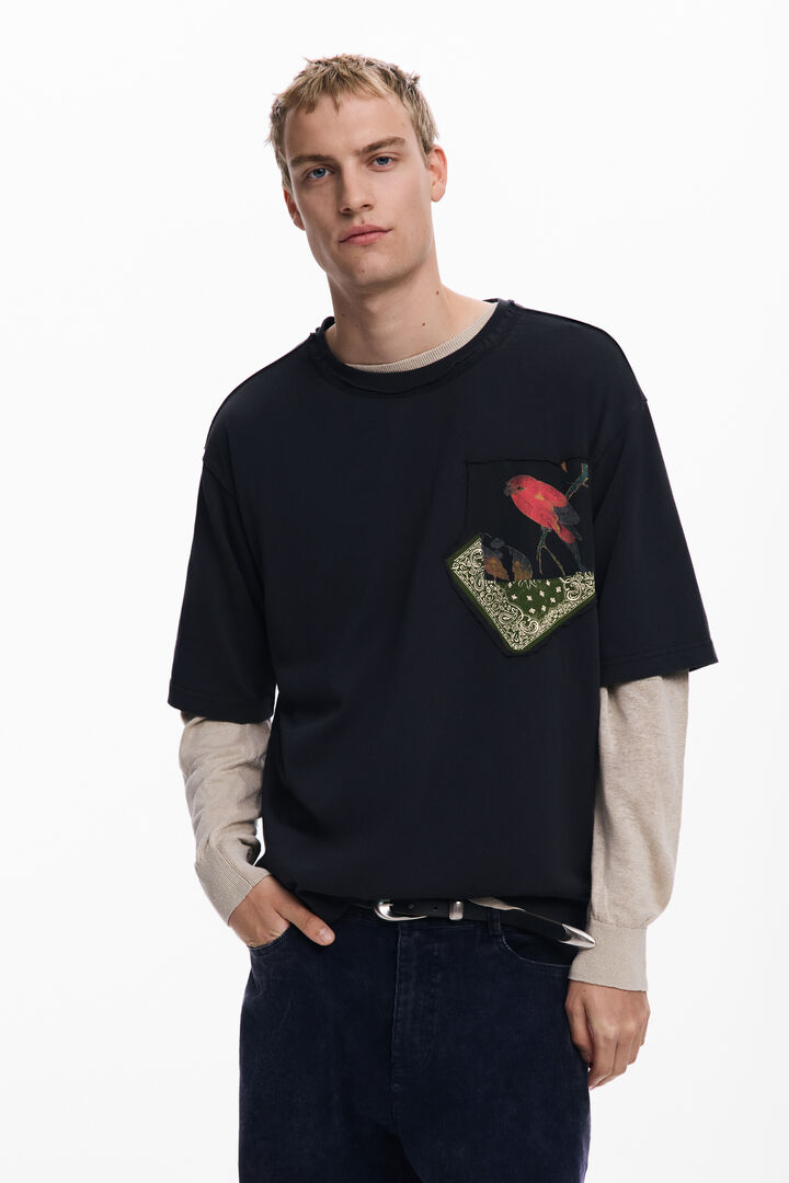 Short-sleeve bandana T-shirt