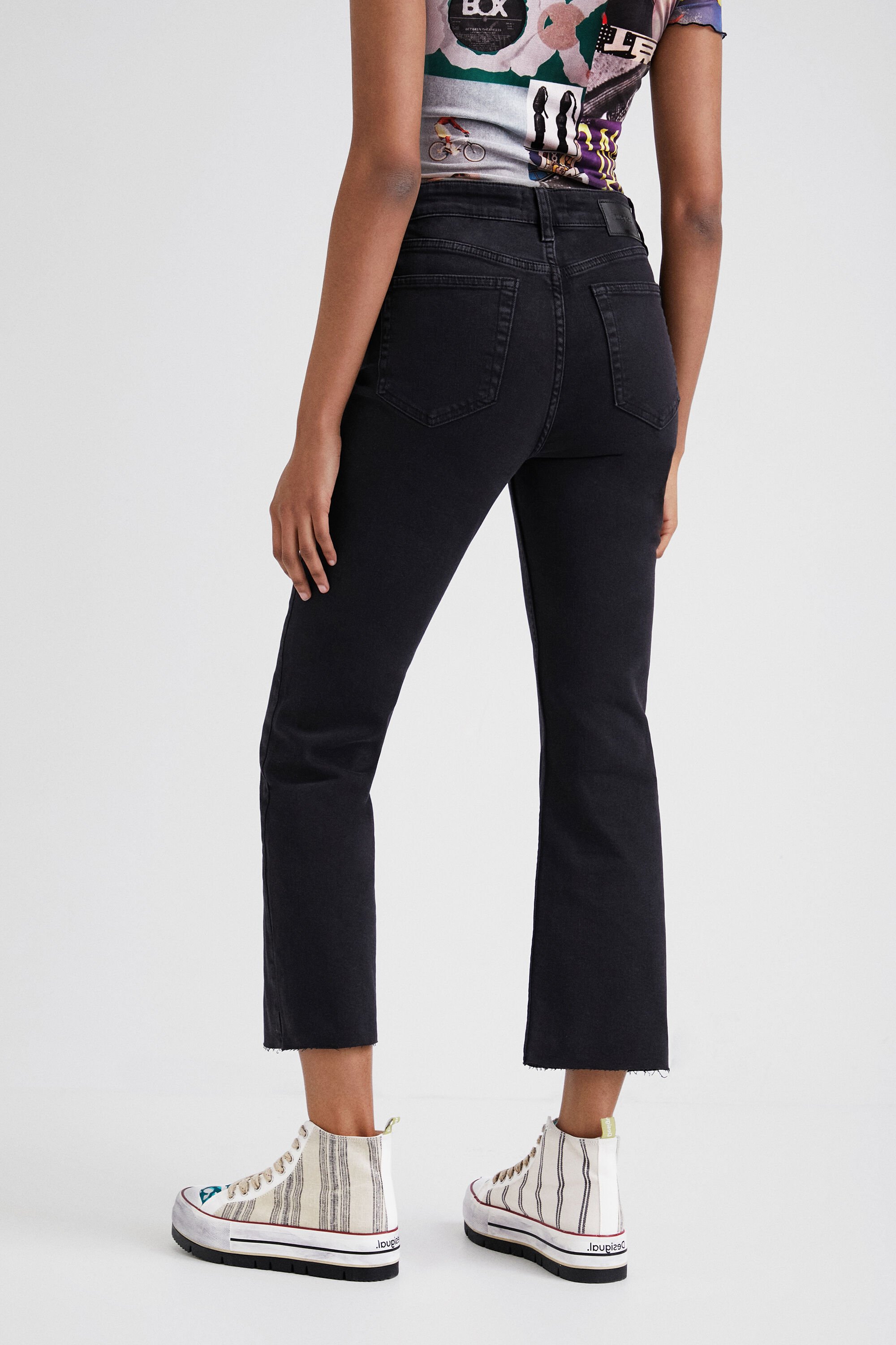 Pantalon vaquero tobillero campana