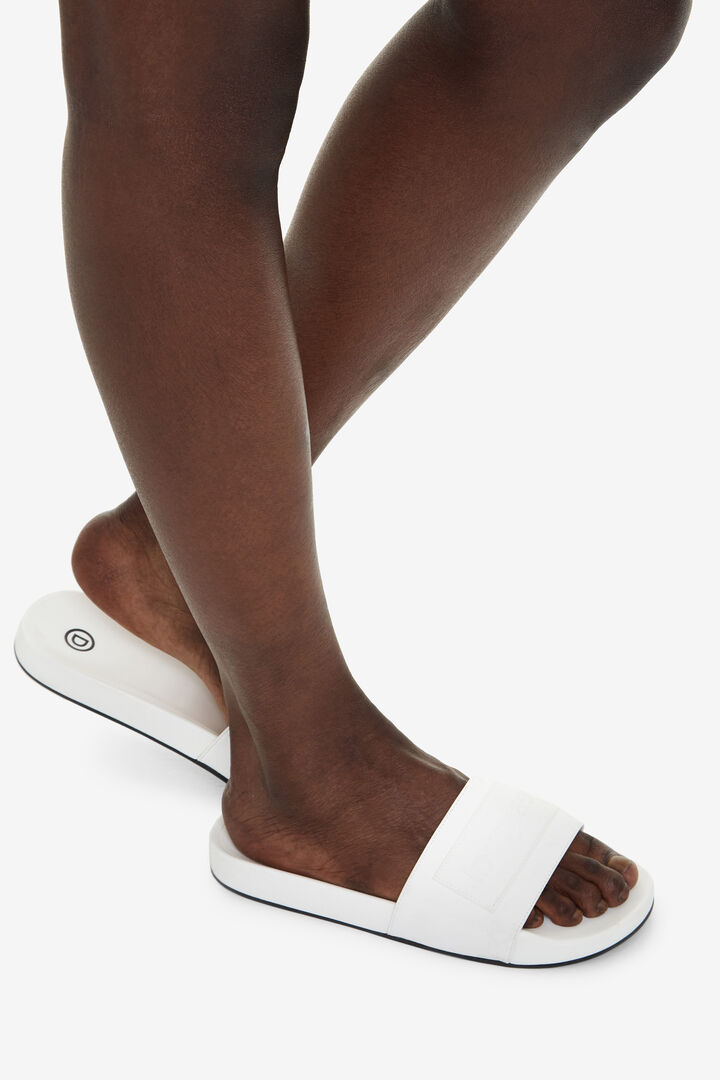 New Desigual logo slides | Desigual