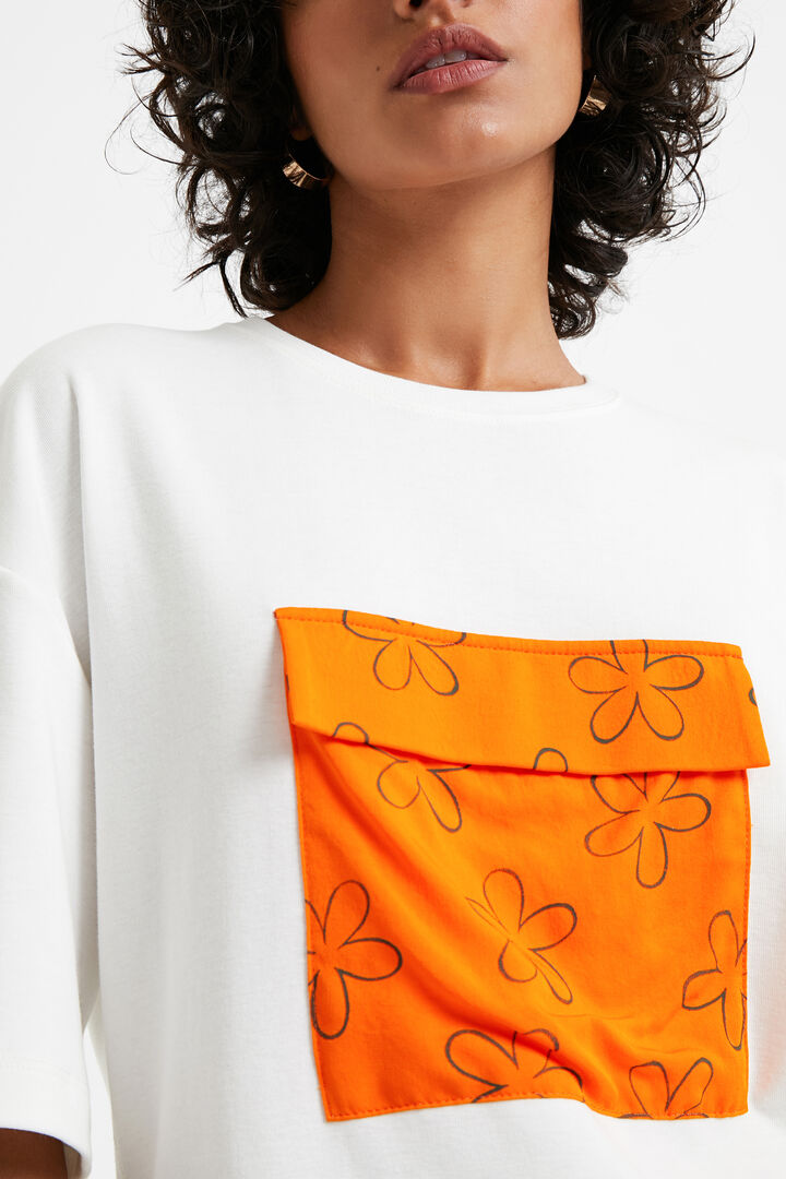 T-shirt pocket flowers | Desigual