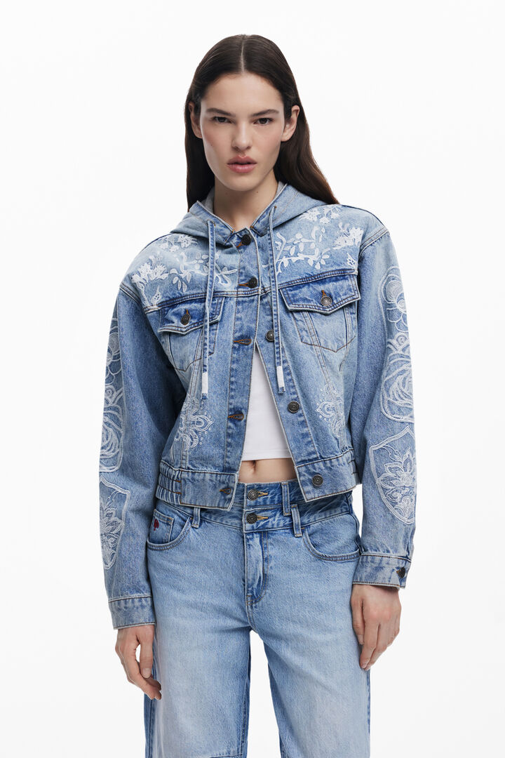 Jeansjacke mit Kapuze