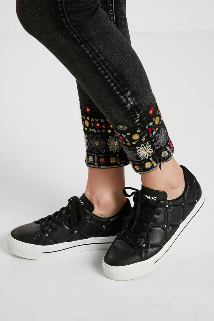 Leather effect sneakers embroidered little sequins | Desigual