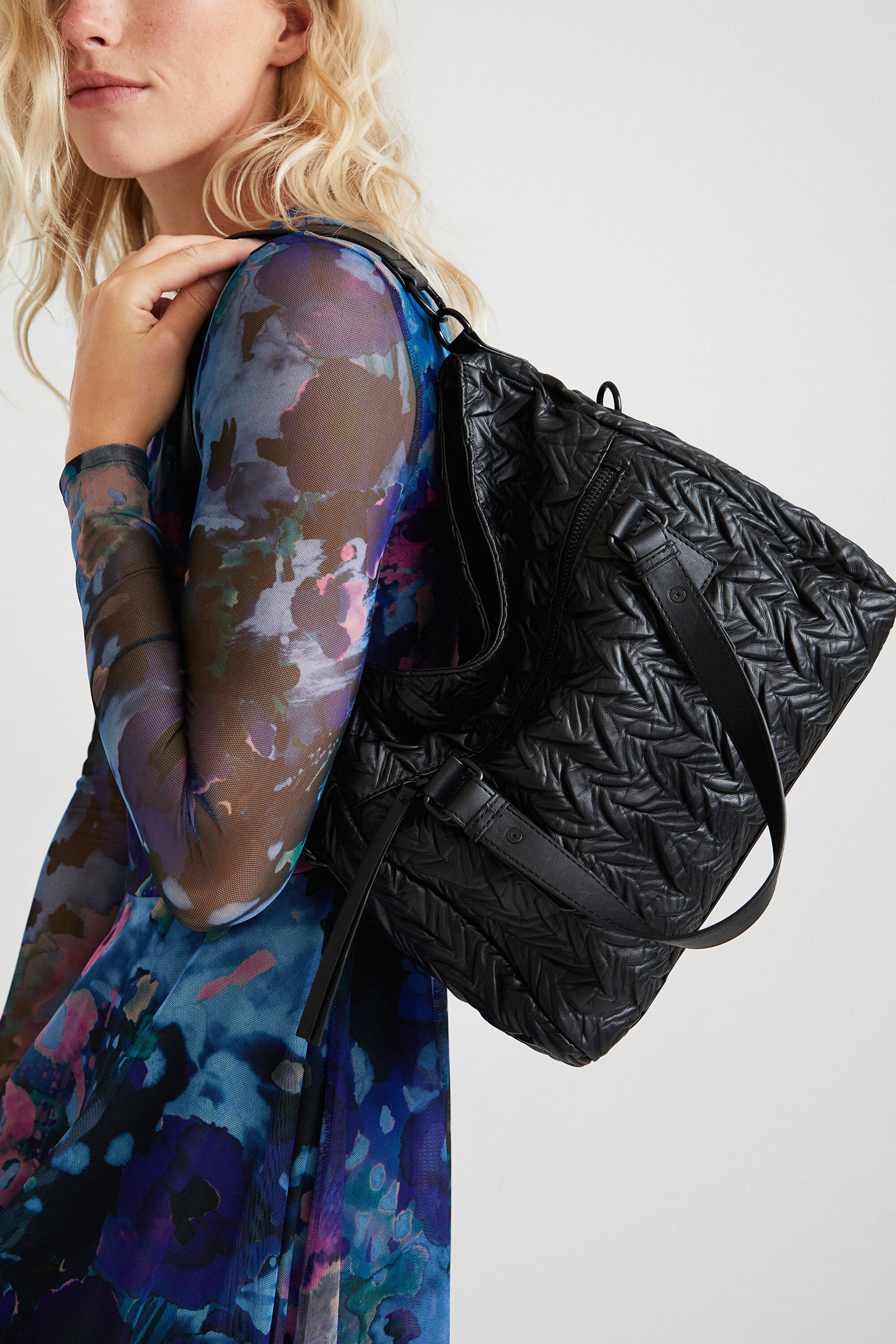 Bolso de mano desigual