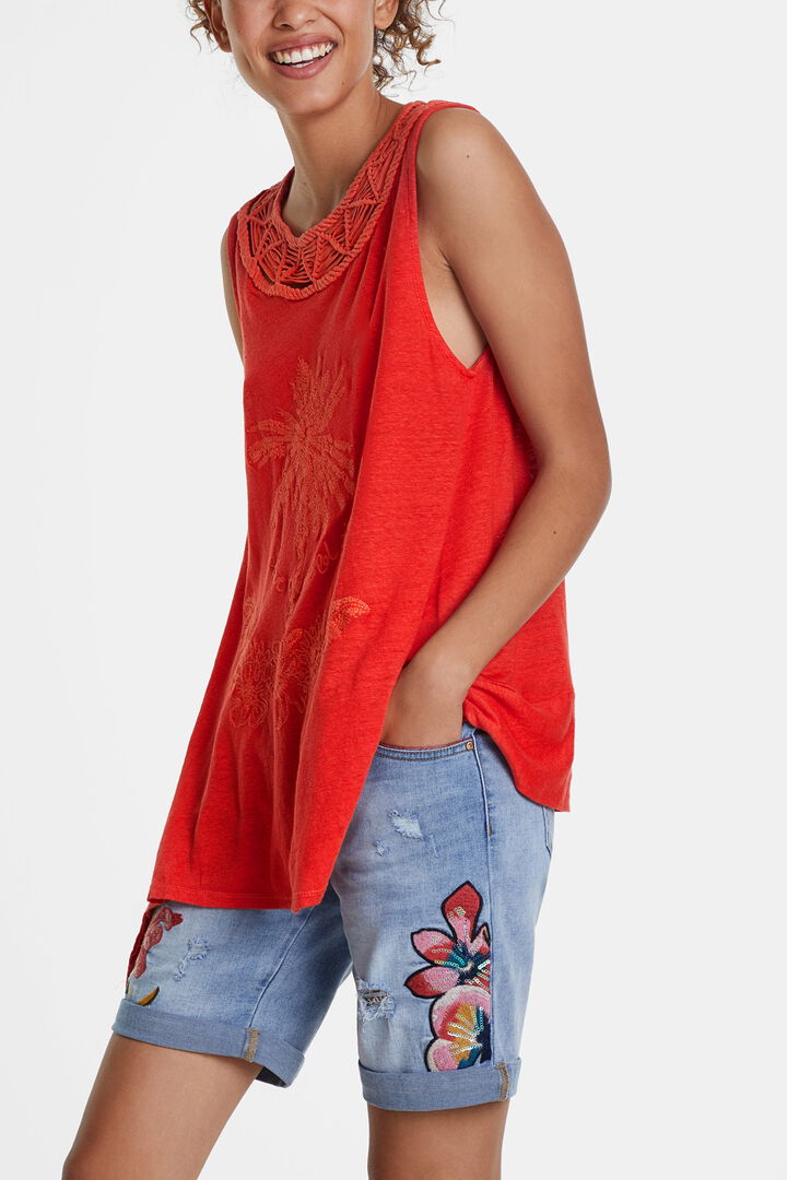 Camiseta bordado floral y macramé | Desigual
