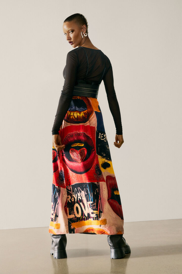 VESTIDO DE ALÇAS COM ESTAMPAS DE BOCAS