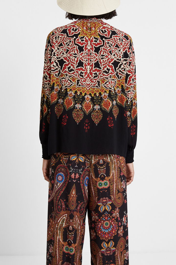 Viscose blouse with high neck and stretch cuffs | Desigual