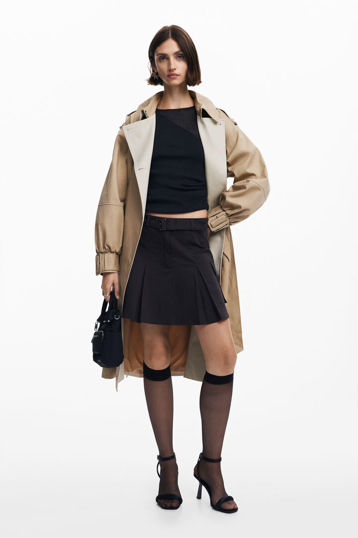 Pleated skirt with belt