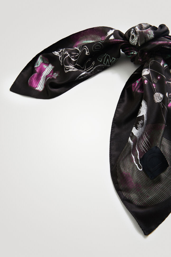 Square foulard cosmic print | Desigual