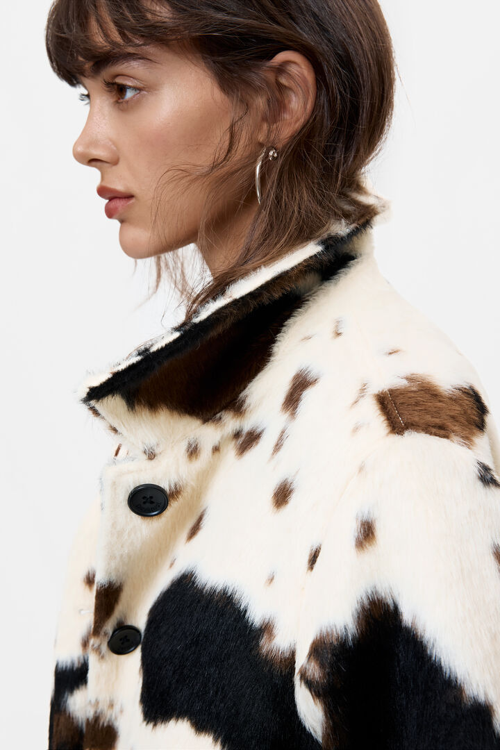 Straight coat with animal print fur