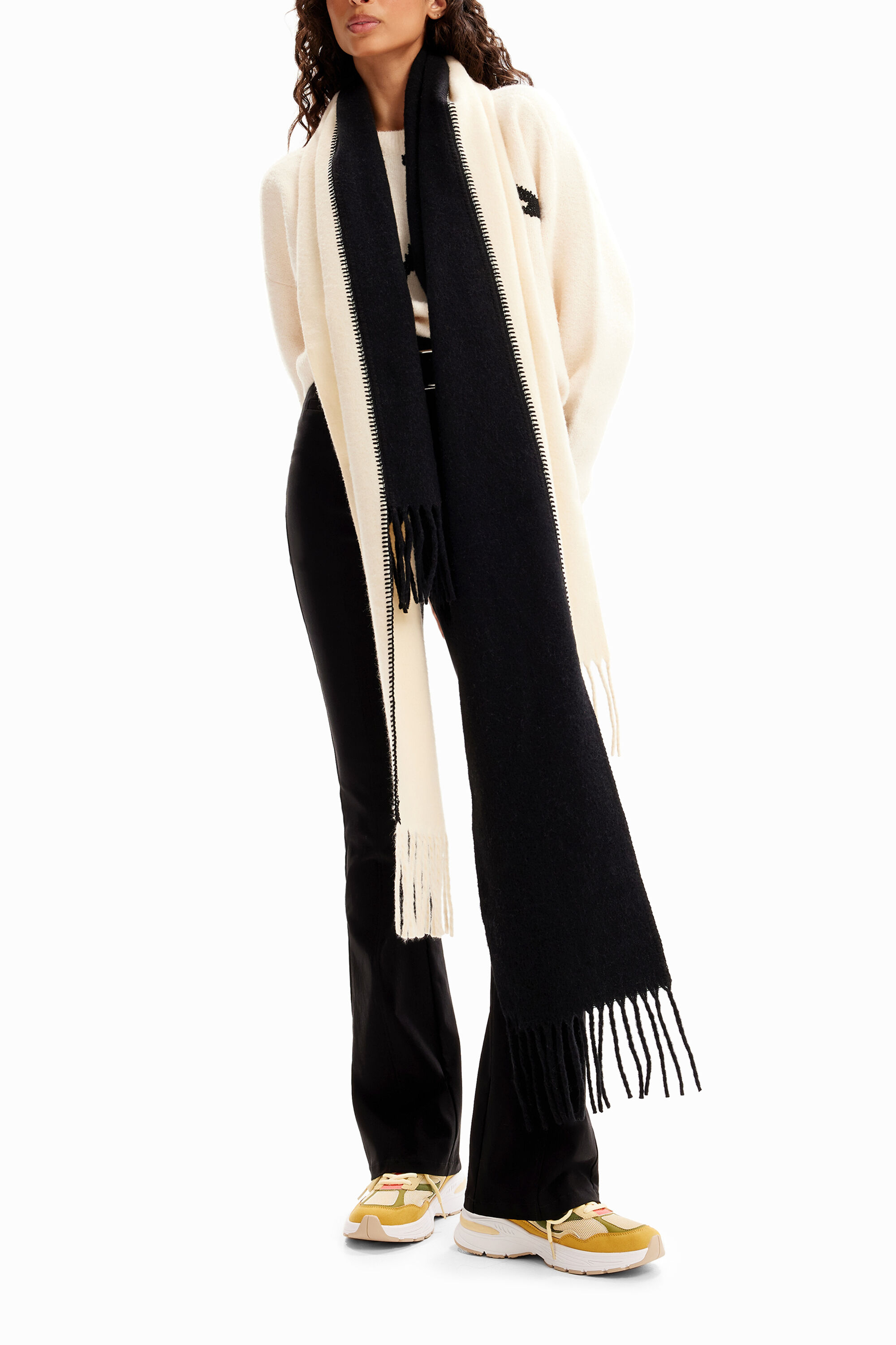 Asymmetric two-tone scarf