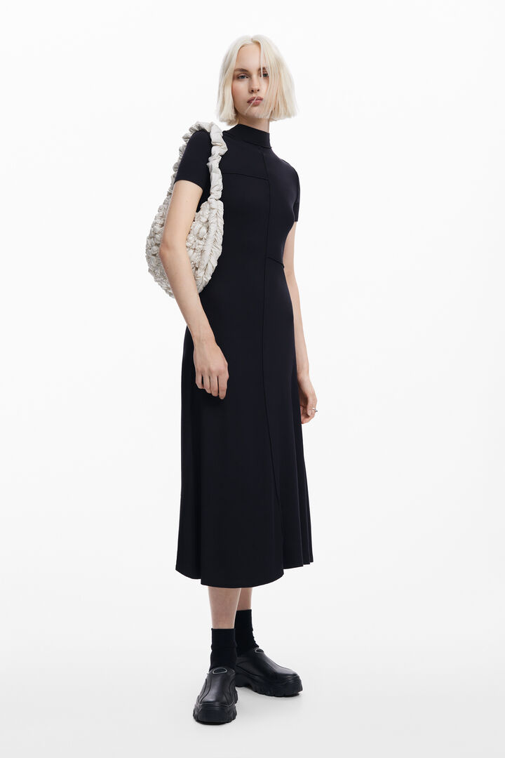 Vestido midi cuello alto