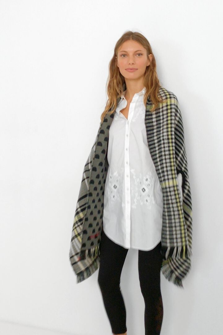 Poncho carré carreaux réversible | Desigual