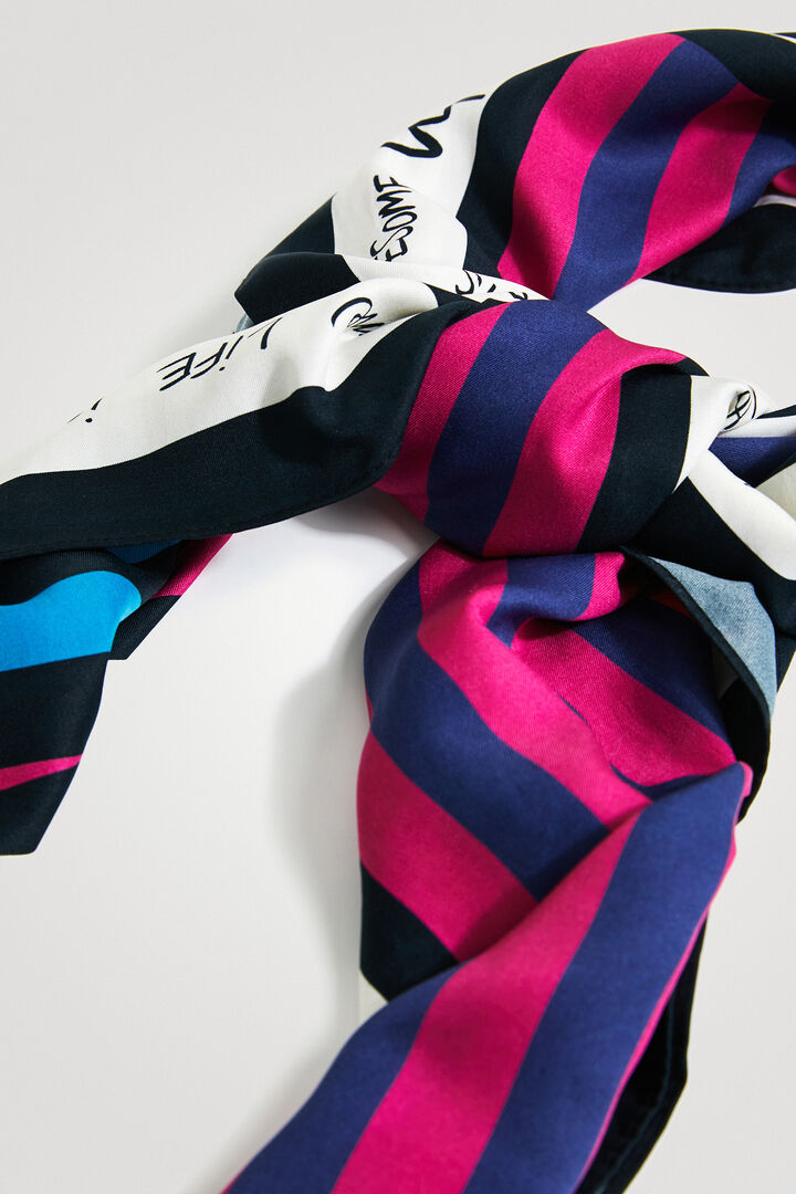 Large square foulard | Desigual