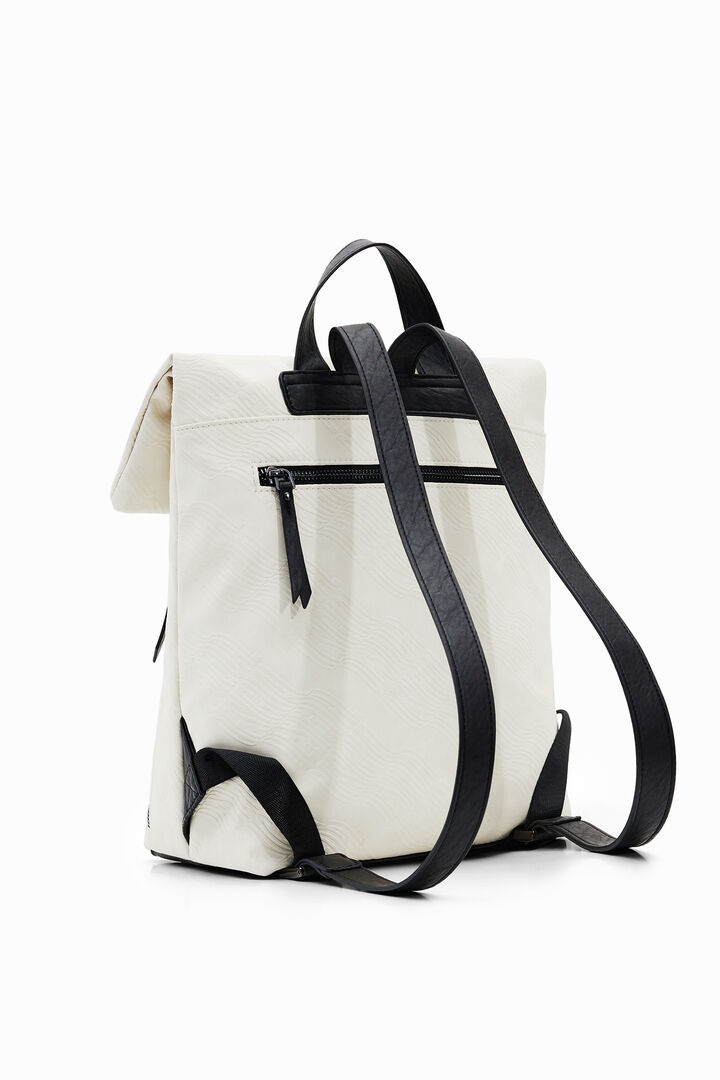 Mochila solapa y logos | Desigual