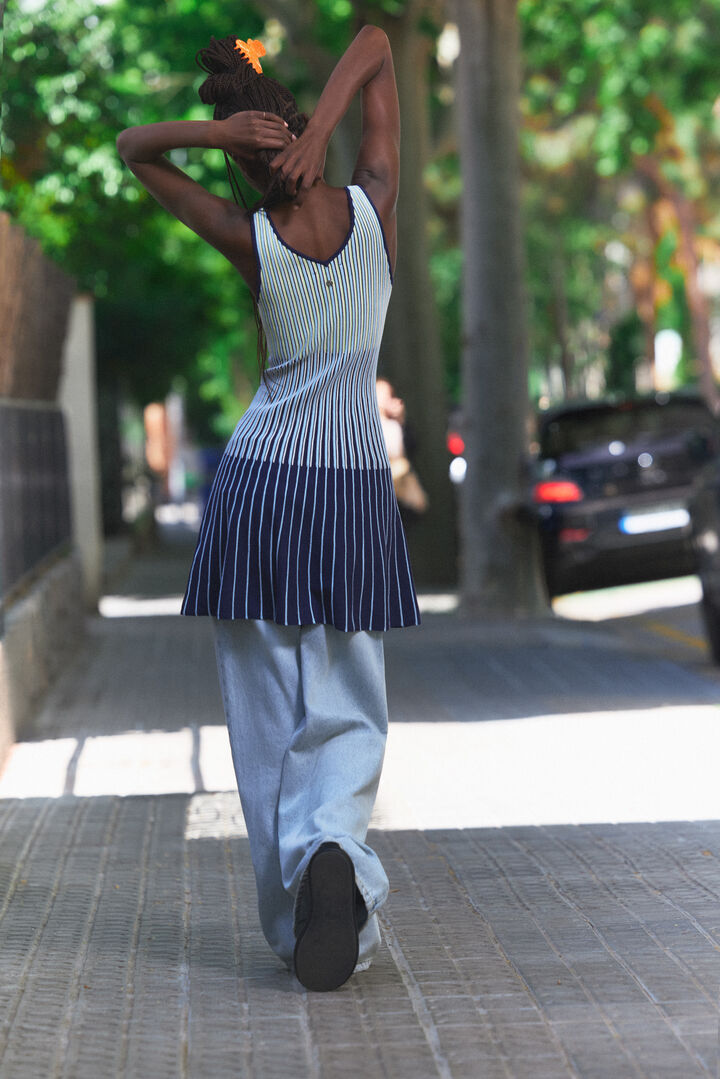 &Auml;rmelloses Strickkleid