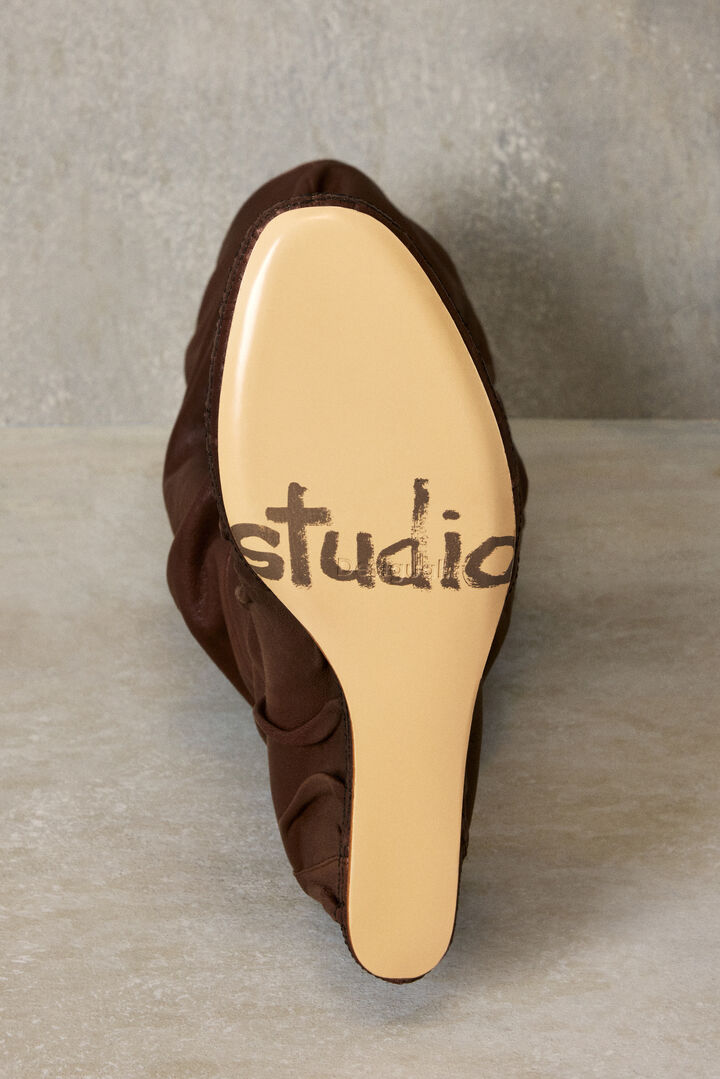 Ruched leather studio boot | Desigual