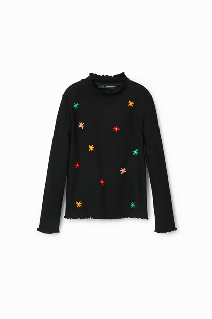 Flower embroidery T-shirt