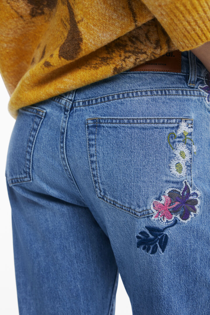 Embroidered flower jeans | Desigual