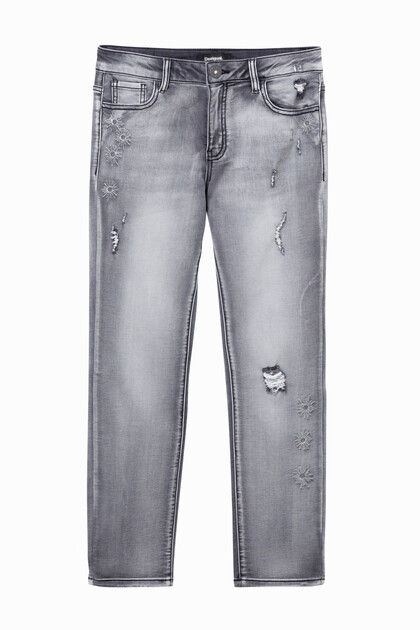 Slim worn trousers