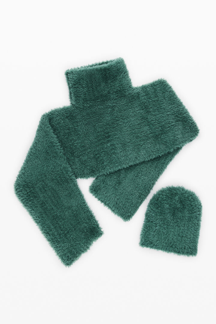 PACK CROP SWEATER AND HAT | Desigual