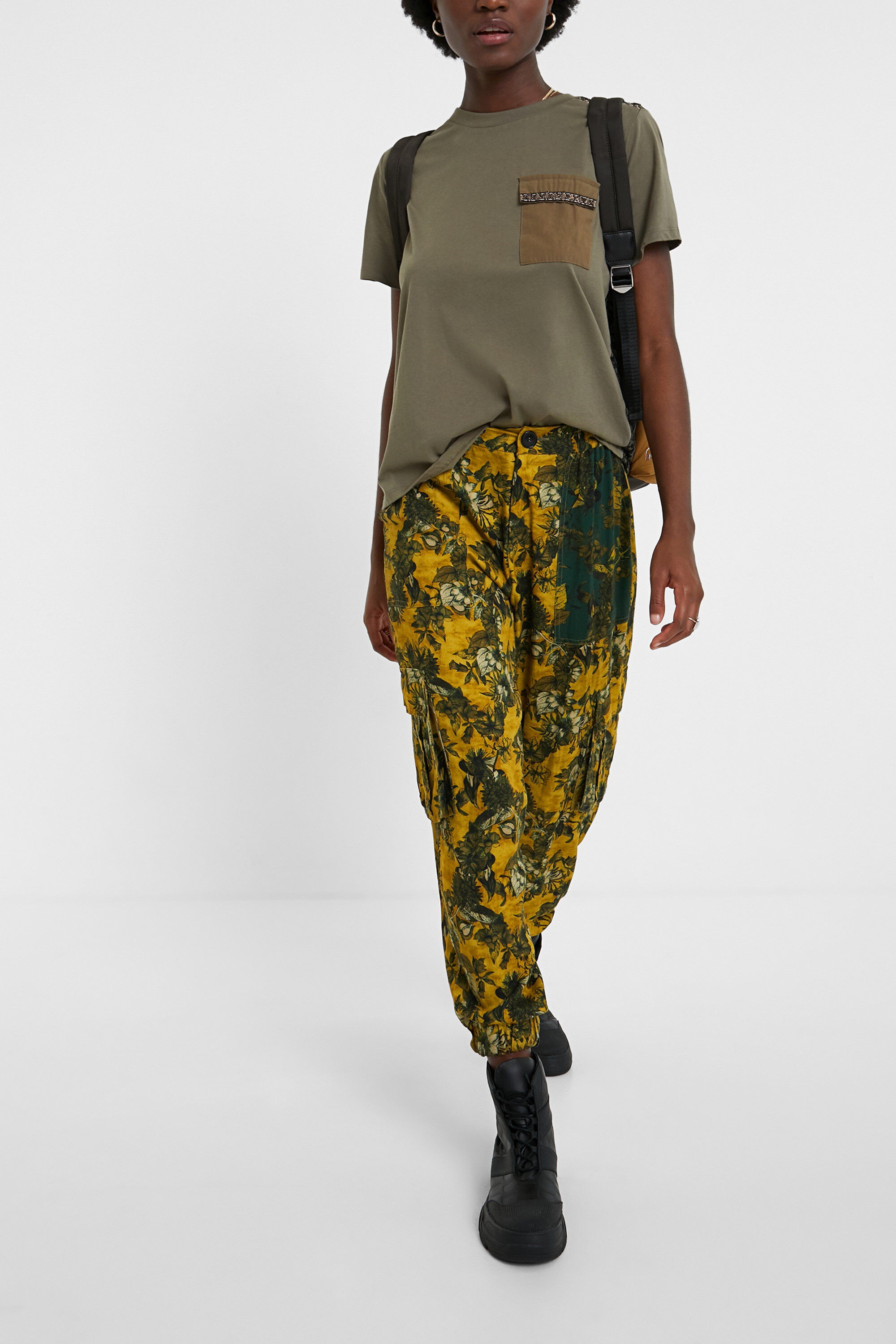 Floral cargo trousers | Desigual.com