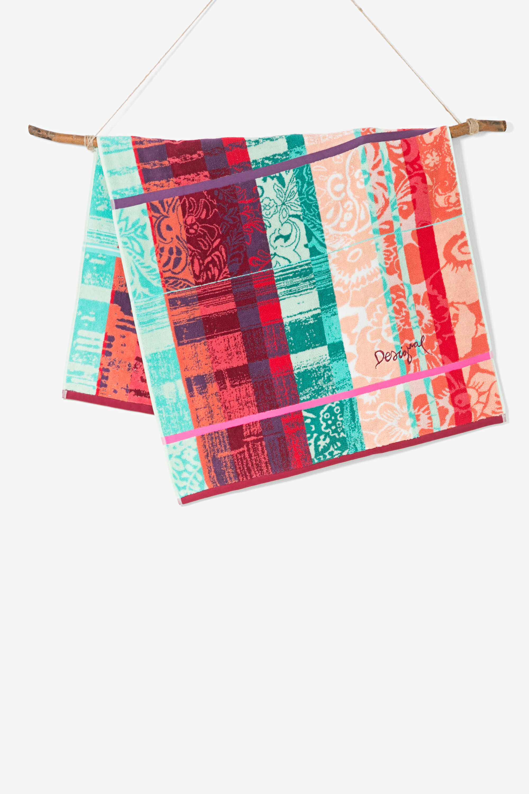 Desigual towels 2025