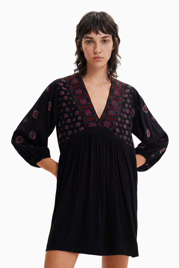 Vestido corto estampado &eacute;tnico