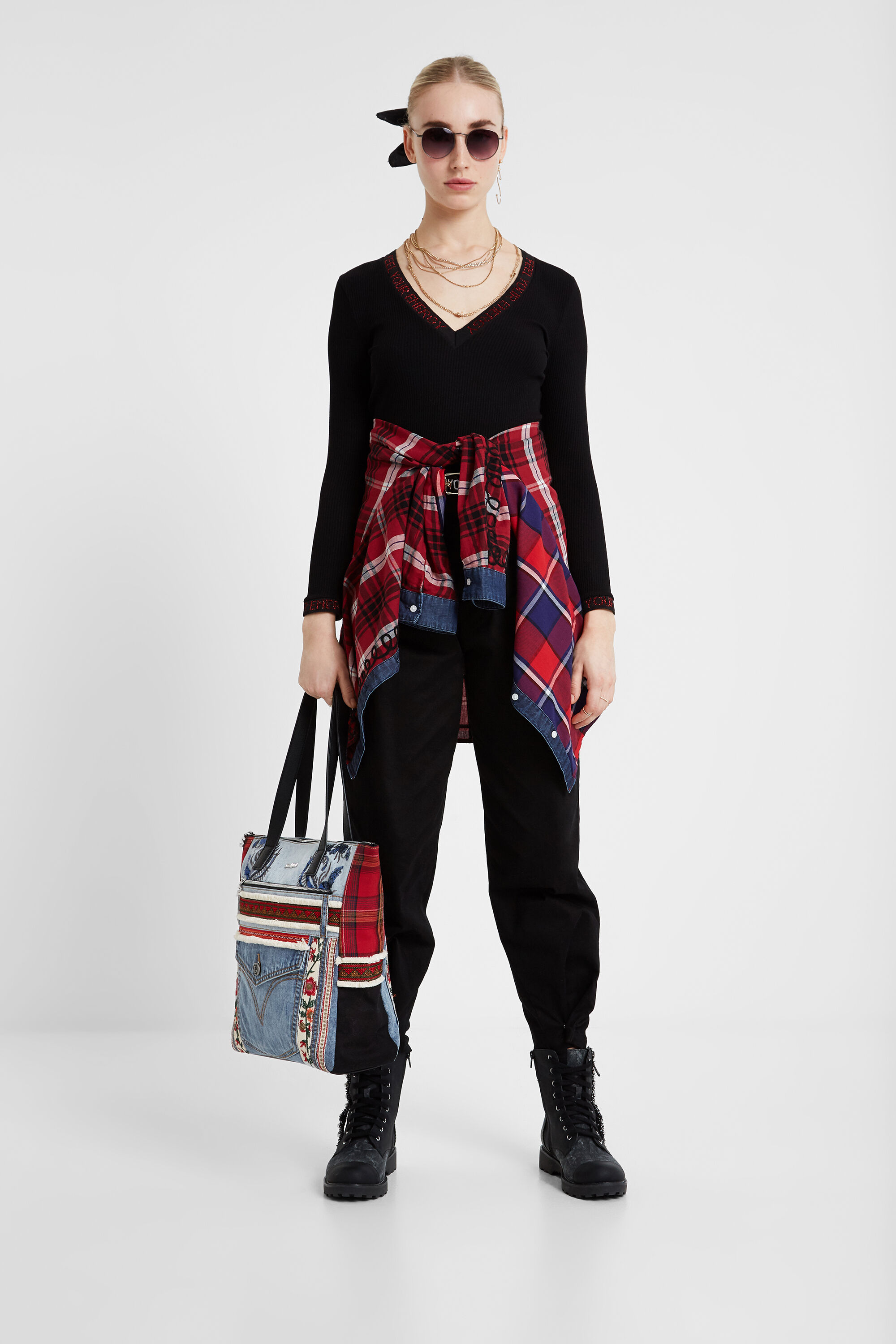 Patches red and denim shopping bag | Desigual.com