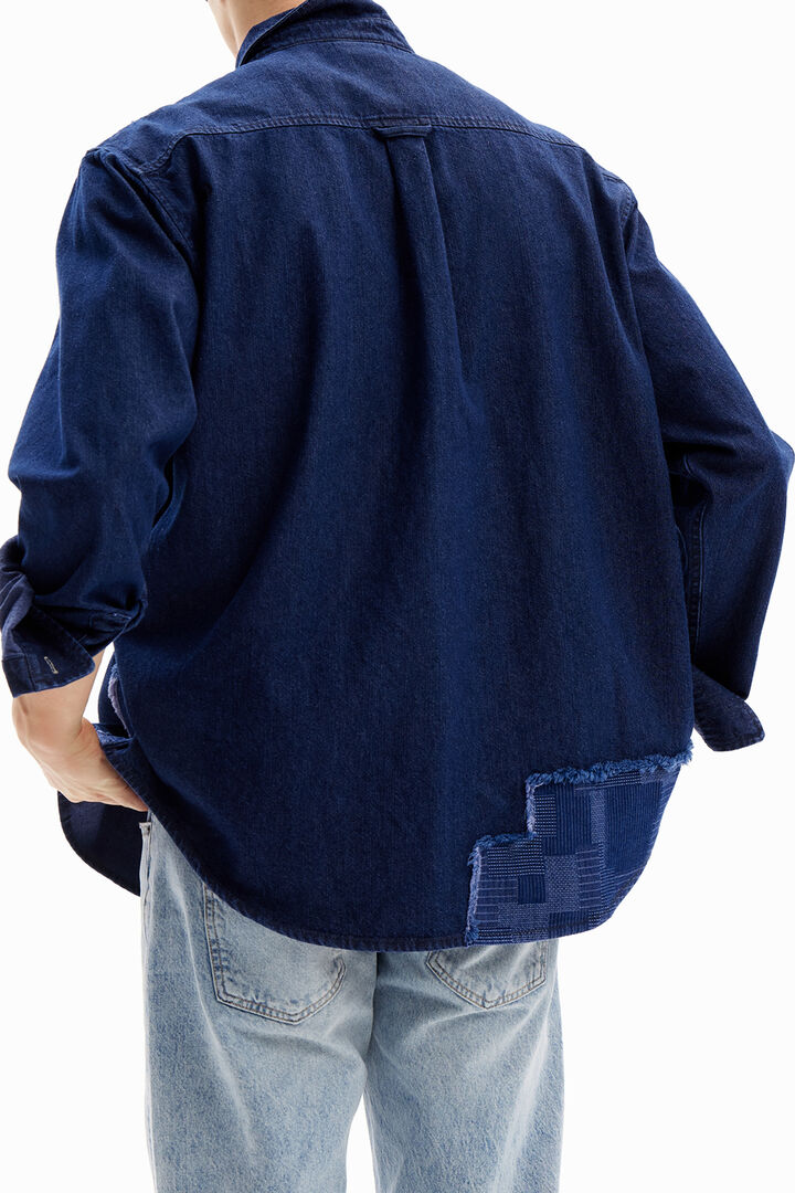 Denim shirt with embroidery and patches. | Desigual