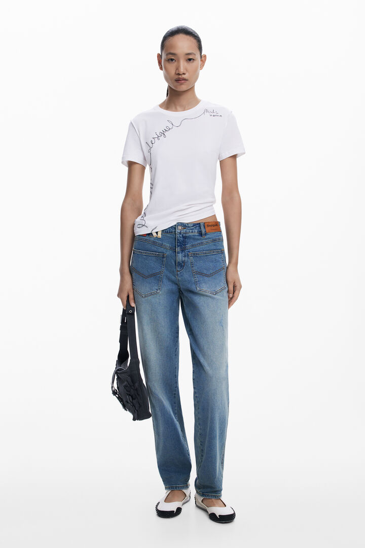 T-shirt with embroidered phrase | Desigual